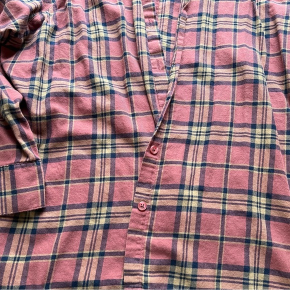 ASOS DESIGN Petite long sleeve boyfriend shirt in dark red and navy check - Picture 9 of 14